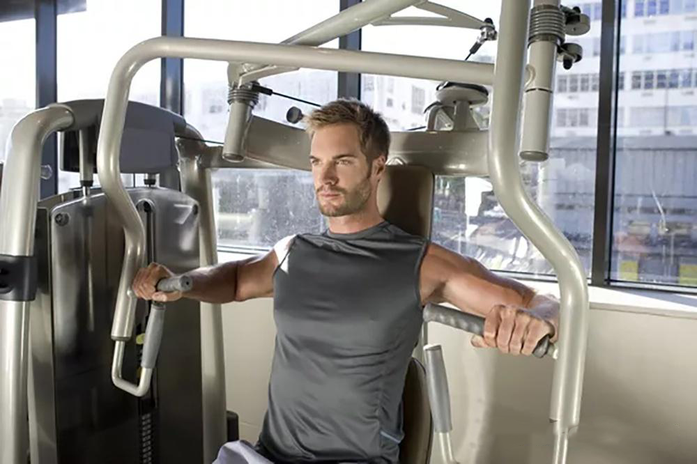 Équipement de fitness essentiel pour les muscles de la poitrine - entraîneur de poussée de poitrine assis