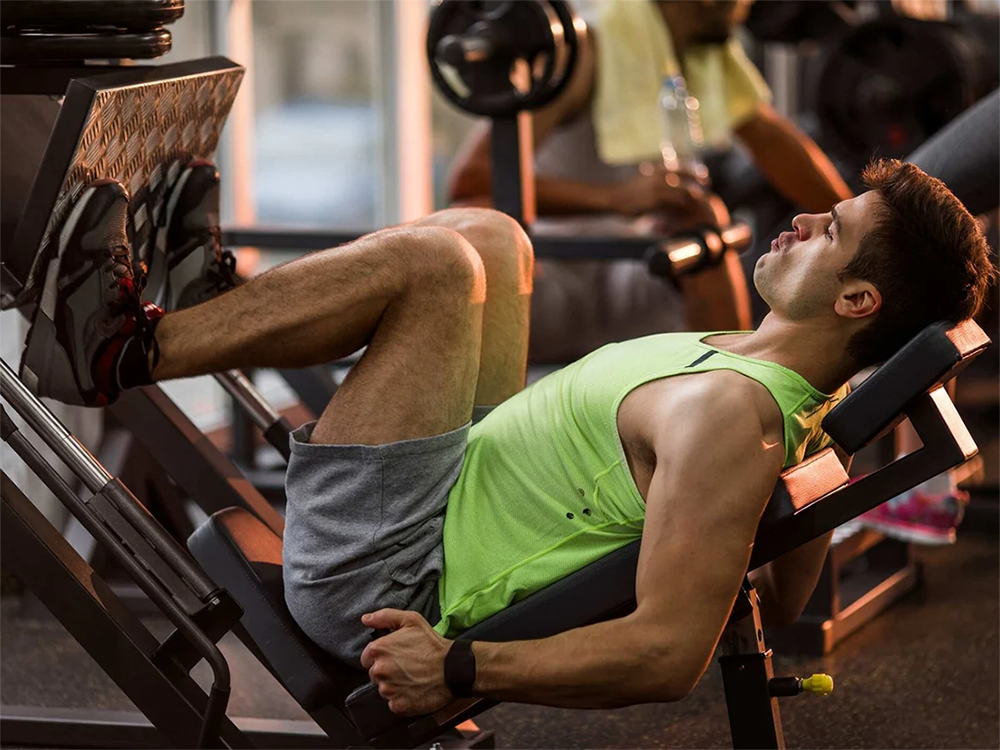 Curl des jambes VS Presse des jambes: Quel est le meilleur pour votre entraînement sur les jambes?