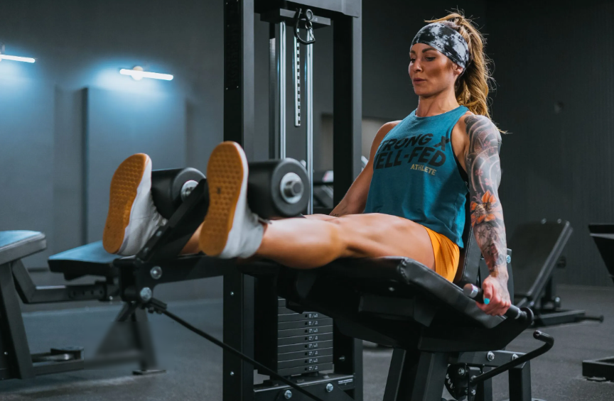 Comment s’entraîner avec une machine de curl et d’extension des jambes ?